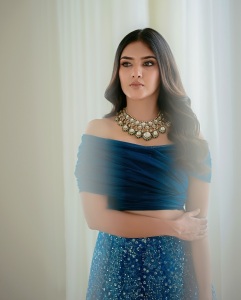 gayathri-suresh-new-look-and-makeup-style-photos-025