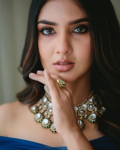 gayathri-suresh-new-look-and-makeup-style-photos-027