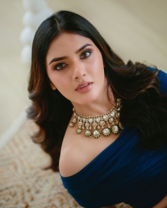 gayathri-suresh-new-look-and-makeup-style-photos-028