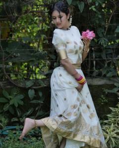 gayathri-suresh-new-onam-2022-photos-in-pattu-pavadai