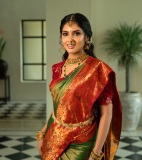gayathri-suresh-in-dual-toned-pure-silk-Kanchipuram-saree-matching-crimson-red-silk-blouse-with-gold-zari-floral-motif-embroidery
