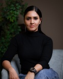 gayathri-suresh-in-jeans-with-crop-top-dress-style-ideas-photos-004