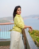gayathri-suresh-in-jeans-with-crop-top-dress-style-ideas-photos