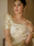 gayathri-suresh-in-onam-saree-and-blouse-outfit-ideas-photos-007