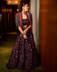 hansika-motwani-in-long-skirt-photos-002