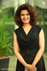 actress-honey-rose-latest-pics-0837-00753