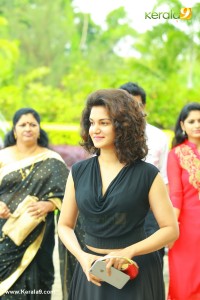 actress-honey-rose-latest-pics-0837-00932