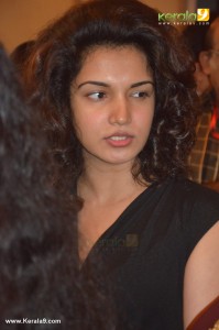 actress-honey-rose-latest-pictures-0932-00353