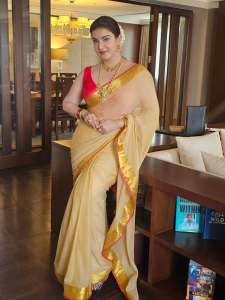 actress-honey-rose-viral-photo-trending-dressing-style-002
