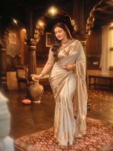 actress-honey-rose-viral-photo-trending-dressing-style-003