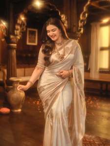actress-honey-rose-viral-photo-trending-dressing-style-004