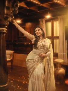 actress-honey-rose-viral-photo-trending-dressing-style-005