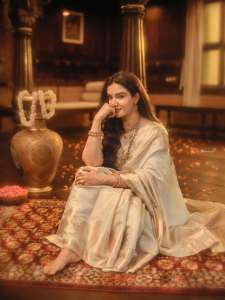 actress-honey-rose-viral-photo-trending-dressing-style-006