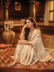 actress-honey-rose-viral-photo-trending-dressing-style-007