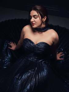 actress-honey-rose-viral-photo-trending-dressing-style-010