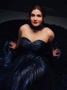 actress-honey-rose-viral-photo-trending-dressing-style-011