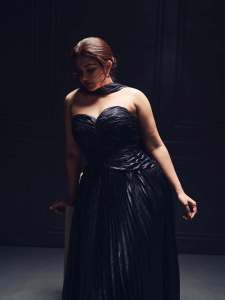 actress-honey-rose-viral-photo-trending-dressing-style-017