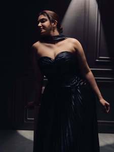 actress-honey-rose-viral-photo-trending-dressing-style-018