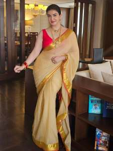 actress-honey-rose-viral-photo-trending-dressing-style