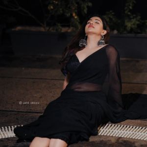 honey-rose-in-black-net-saree-photos-001