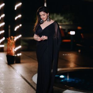 honey-rose-in-black-net-saree-photos-002