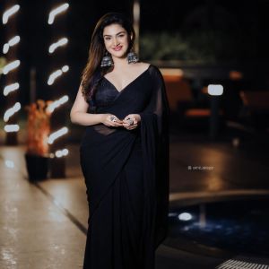 honey-rose-in-black-net-saree-photos-003