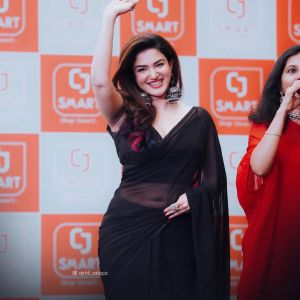 honey-rose-in-black-net-saree-photos-005