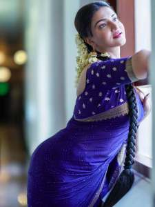 honey-rose-in-blue-saree-photos-003