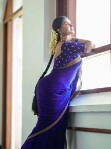 honey-rose-in-blue-saree-photos-004