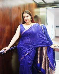 honey-rose-in-blue-saree-with-sleeveless-blouse-photos