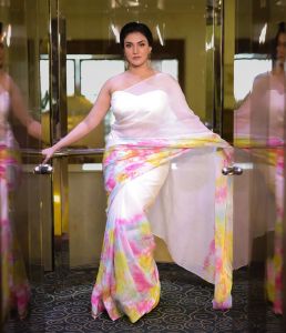 honey-rose-in-off-shoulder-blouse-and-saree-004
