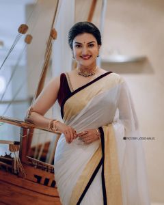 honey-rose-in-onam-saree-002