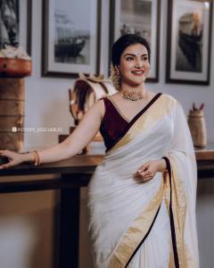 honey-rose-in-onam-saree-004