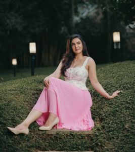 honey-rose-in-rose-skirt-and-white-printed-top-photos-002