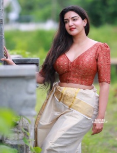 honey-rose-latest-kerala-dress-photos-003