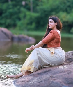 honey-rose-latest-kerala-dress-photos-009