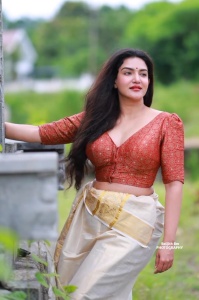 honey-rose-latest-kerala-dress-photos