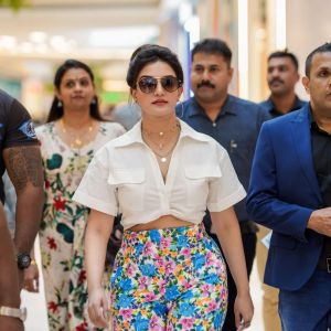 honey-rose-latest-photos-in-printed-pants-with-white-shirt-001