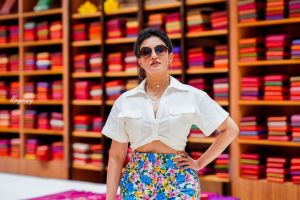 honey-rose-latest-photos-in-printed-pants-with-white-shirt-002
