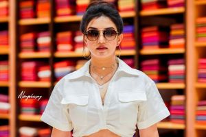 honey-rose-latest-photos-in-printed-pants-with-white-shirt-004