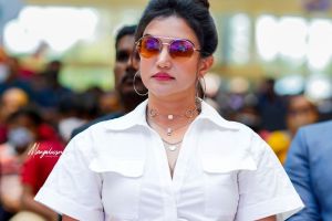 honey-rose-latest-photos-in-printed-pants-with-white-shirt-006