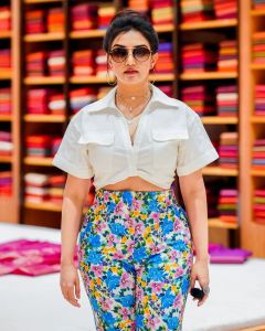 honey-rose-latest-photos-in-printed-pants-with-white-shirt-008