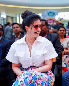 honey-rose-latest-photos-in-printed-pants-with-white-shirt-009