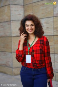 honey-rose-latest-stills-099882-525