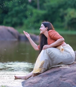 honey-rose-new-kerala-dress-photos-008