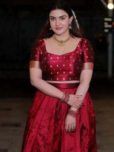 honey-rose-pattu-pavadai-and-blouse-designs-images-001