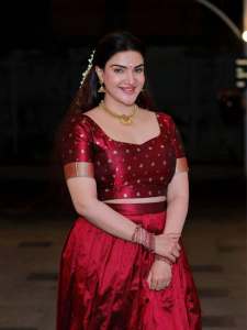 honey-rose-pattu-pavadai-and-blouse-designs-images-003