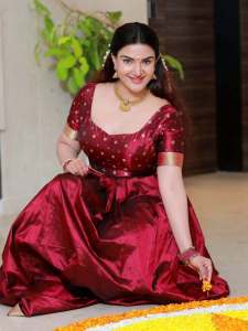 honey-rose-pattu-pavadai-and-blouse-designs-images-004