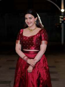 honey-rose-pattu-pavadai-and-blouse-designs-images-005