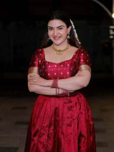 honey-rose-pattu-pavadai-and-blouse-designs-images-007